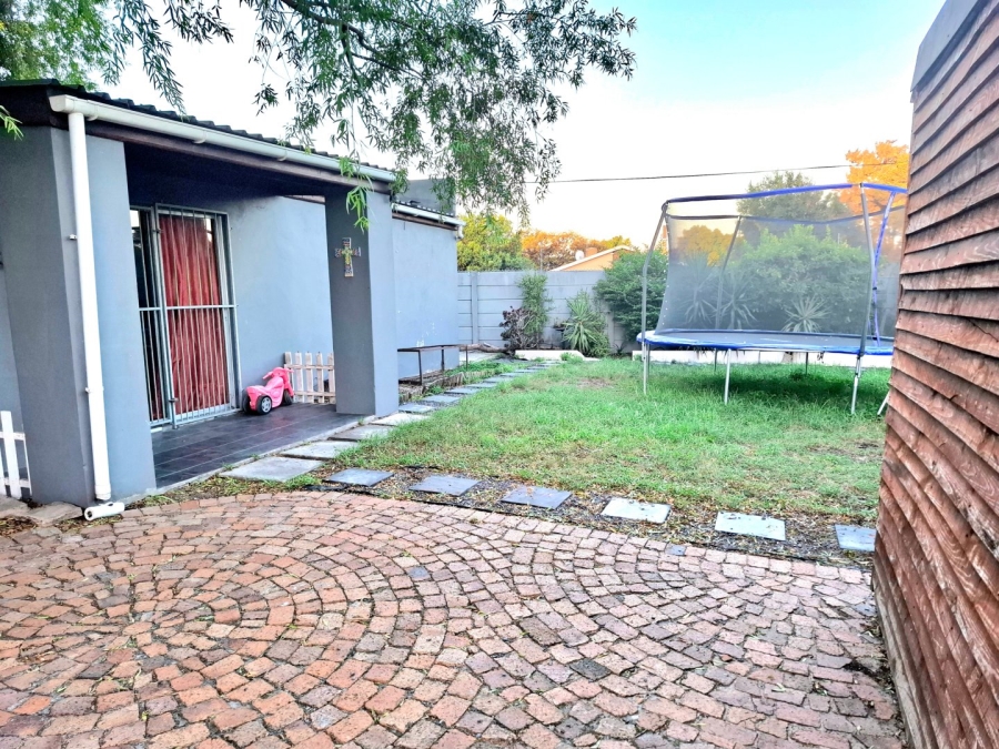 4 Bedroom Property for Sale in Oakdale Western Cape